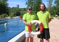 Saison Eroeffnung Sonnenschein Ueber Ostbad In Jena 10